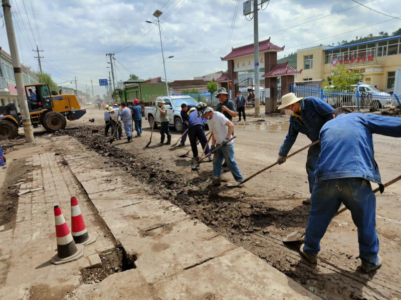 情系家鄉(xiāng)為人民 抗洪救災(zāi)勇?lián)?dāng)&mdash;&mdash;物產(chǎn)工投公司黨員干部、團(tuán)員青年奔赴災(zāi)區(qū)第一線搶險(xiǎn)救災(zāi)