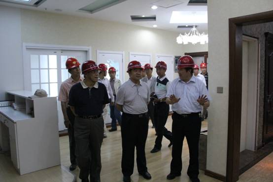 青海省經(jīng)濟委員會黨組書記、主任，省國資委  黨委副書記、副主任吳海昆實地考察物產(chǎn)集團重點項目