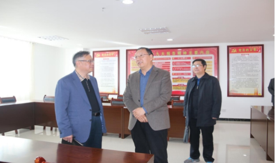 省委常委、省總工會主席馬吉孝等一行蒞臨青海物產集團公司視察，調研指導道路貨運企業(yè)建會、貨運司機入會等工作